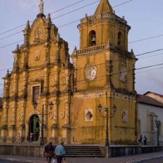 León