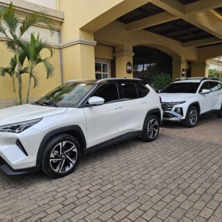 Vagoneta de transporte privado de Infinity Travels lista para un traslado desde el Aeropuerto de Managua.