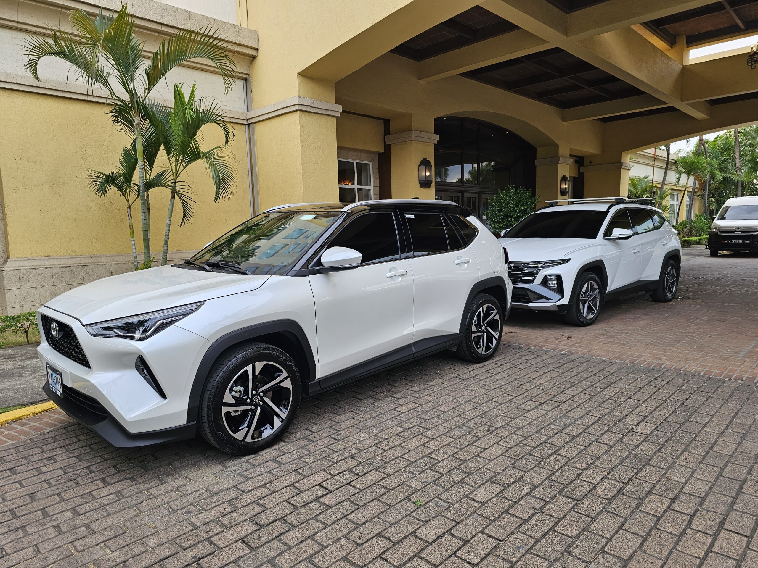 Vagoneta de transporte privado de Infinity Travels lista para un traslado desde el Aeropuerto de Managua.